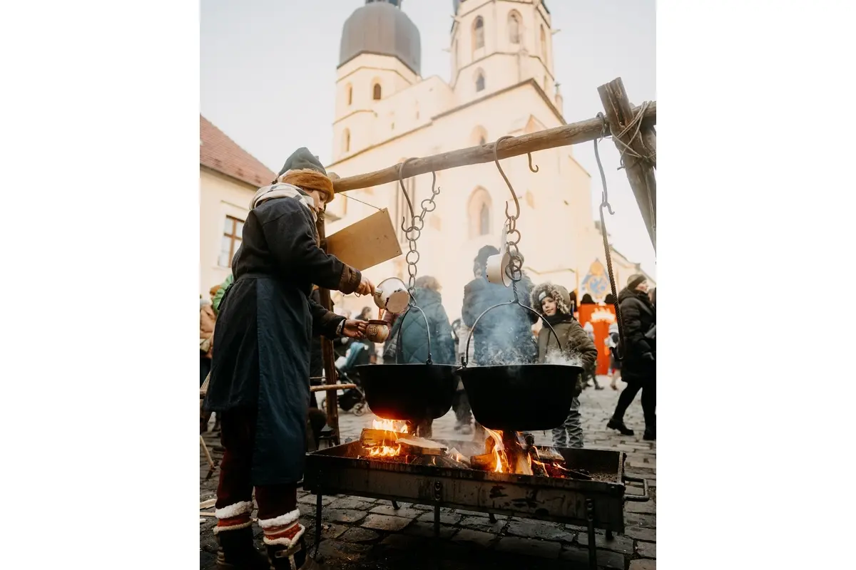 FOTO: V Trnave sa začnú stredoveké adventné trhy, foto 4