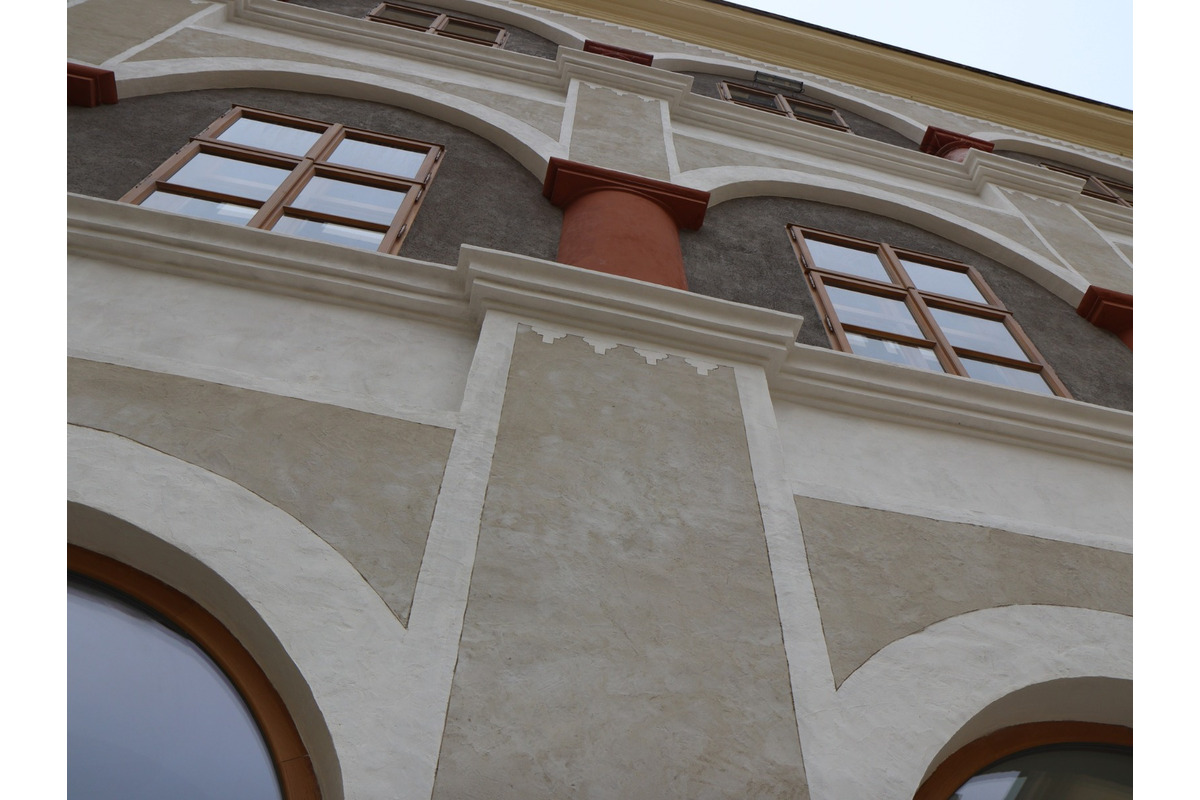 FOTO: Obnovená stena na nádvorí Hlohovského zámku, foto 1