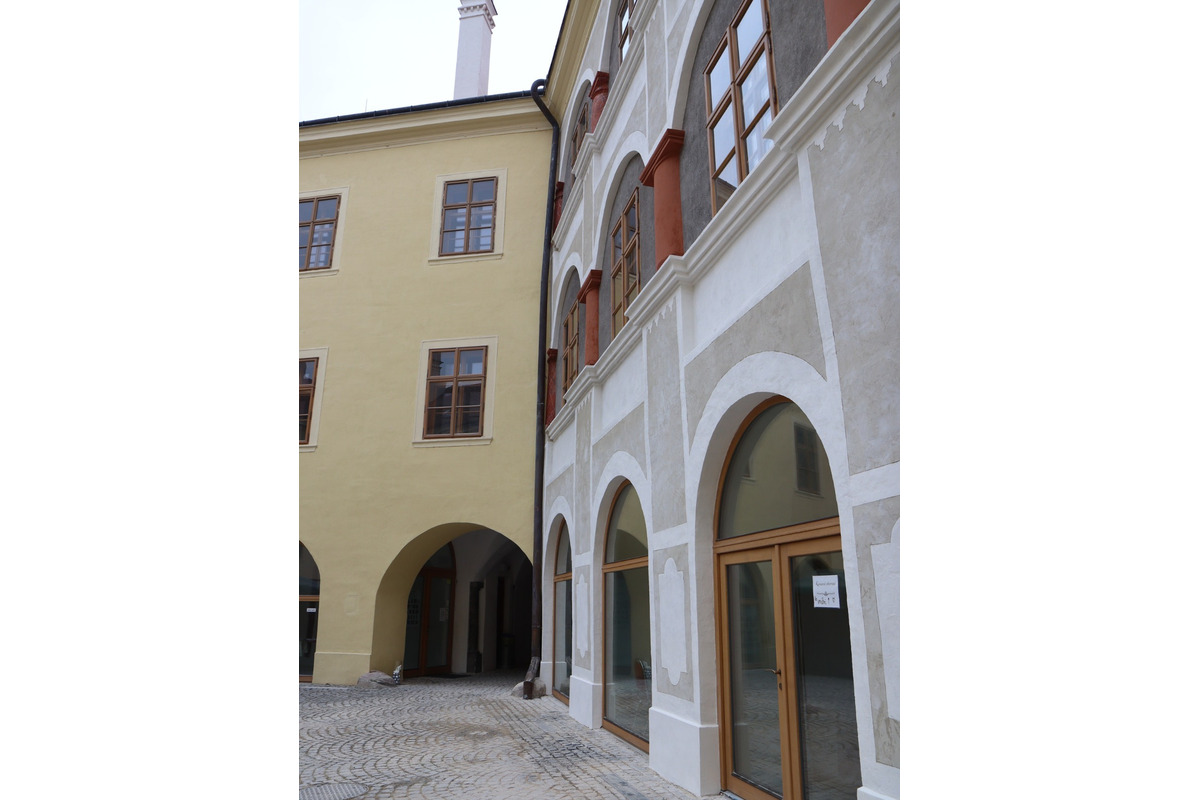 FOTO: Obnovená stena na nádvorí Hlohovského zámku, foto 3