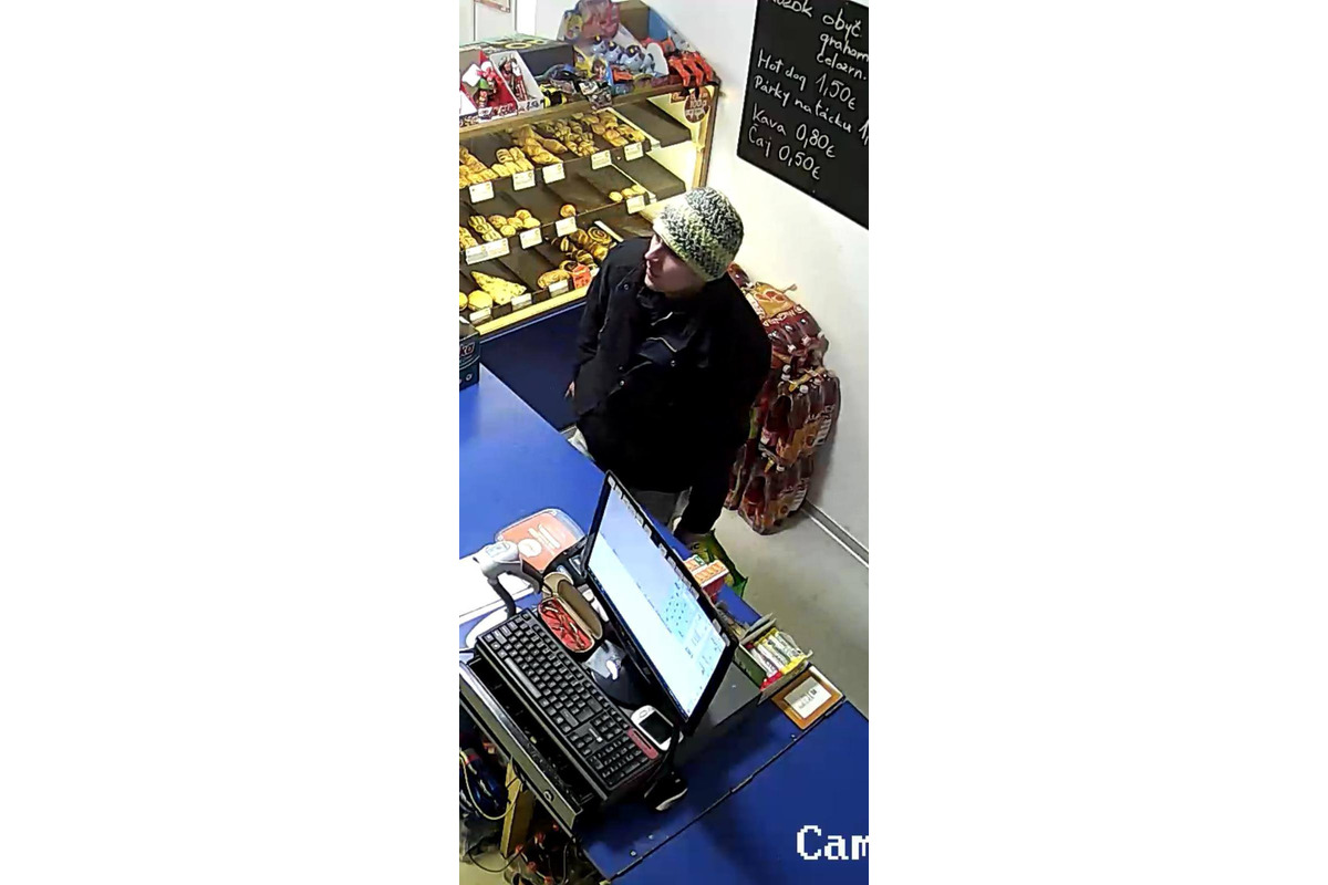 FOTO: Muž kradol v bufete v piešťanskej nemocnici. Nepoznáte ho?, foto 1