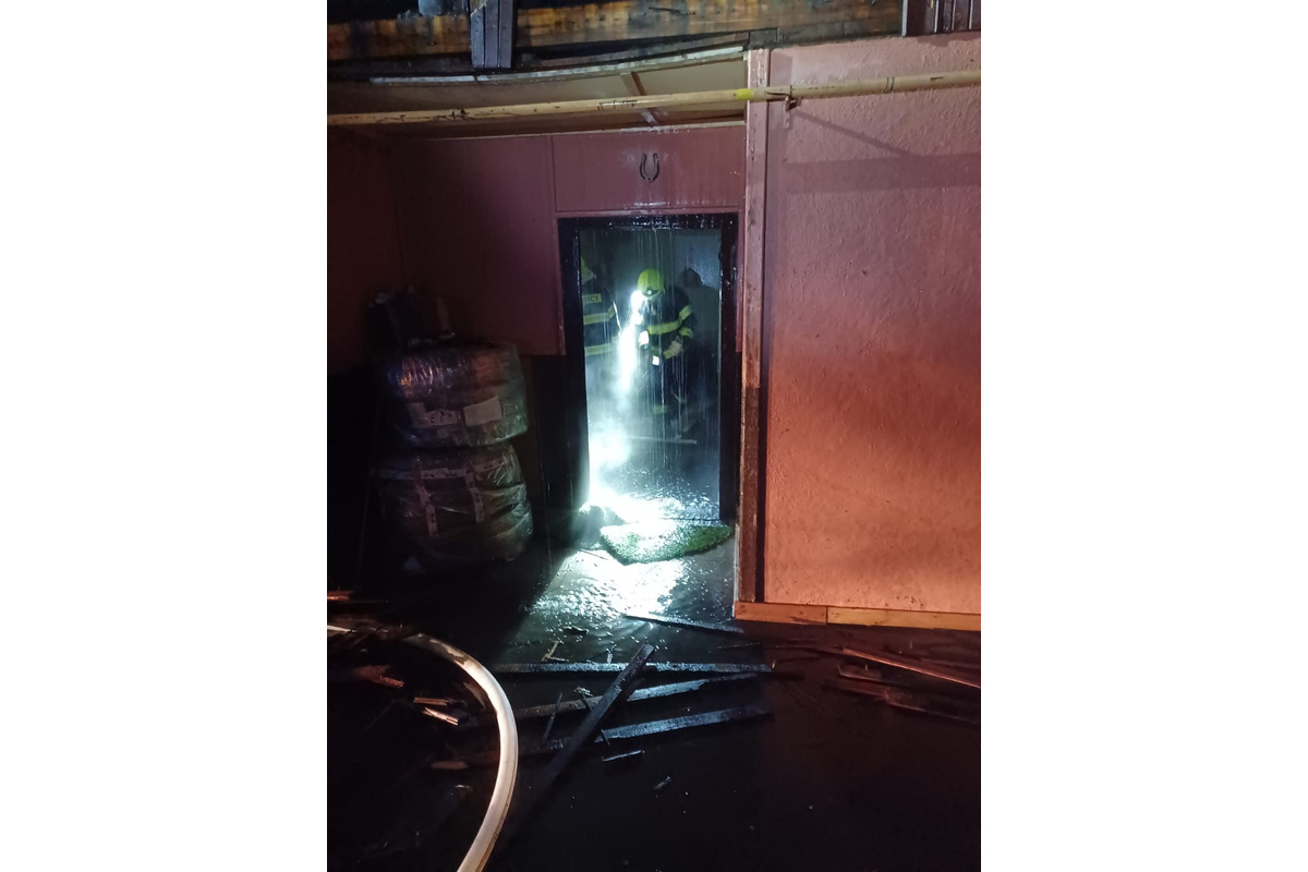 FOTO: Požiar stavebnín v Skalici, foto 4