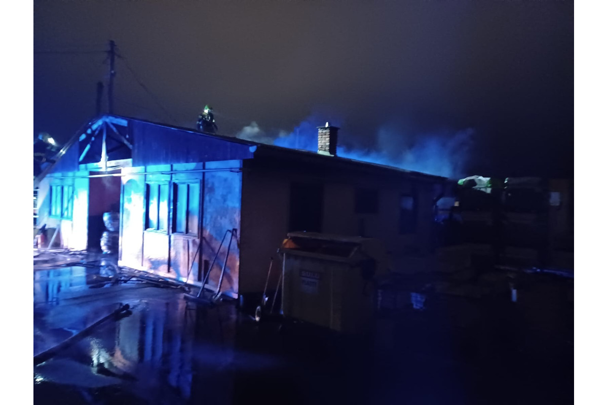 FOTO: Požiar stavebnín v Skalici, foto 5