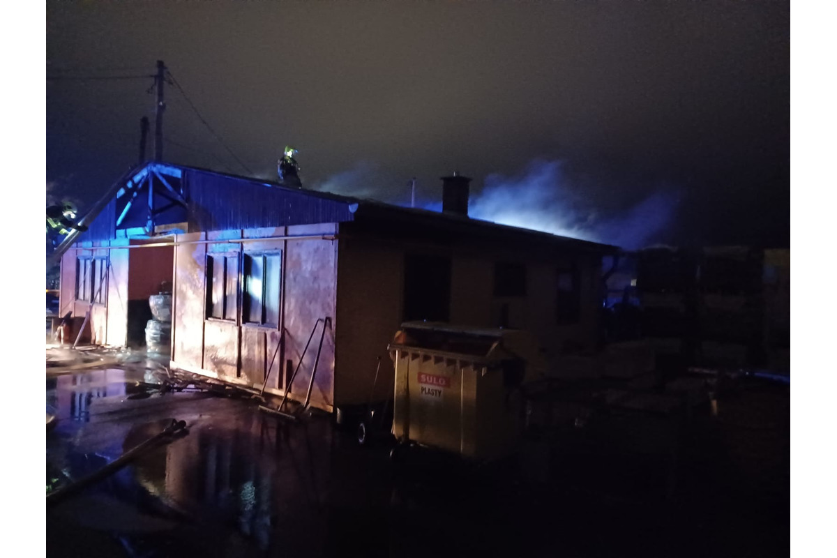 FOTO: Požiar stavebnín v Skalici, foto 6