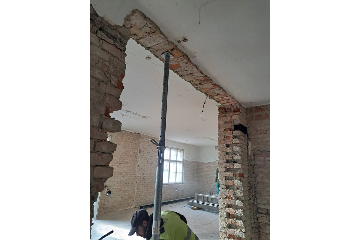 FOTO: Rekonštrukcia mestského kina v Leopoldove napreduje, foto 3