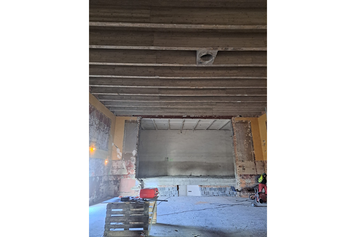 FOTO: Rekonštrukcia mestského kina v Leopoldove napreduje, foto 4