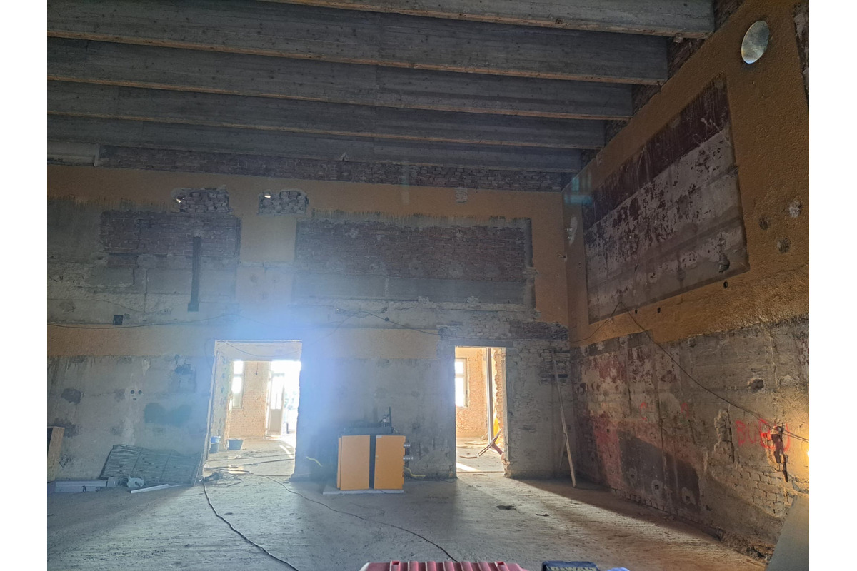 FOTO: Rekonštrukcia mestského kina v Leopoldove napreduje, foto 5