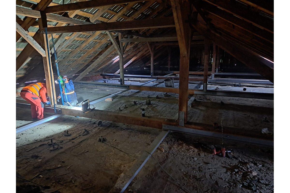 FOTO: Rekonštrukcia mestského kina v Leopoldove napreduje, foto 6