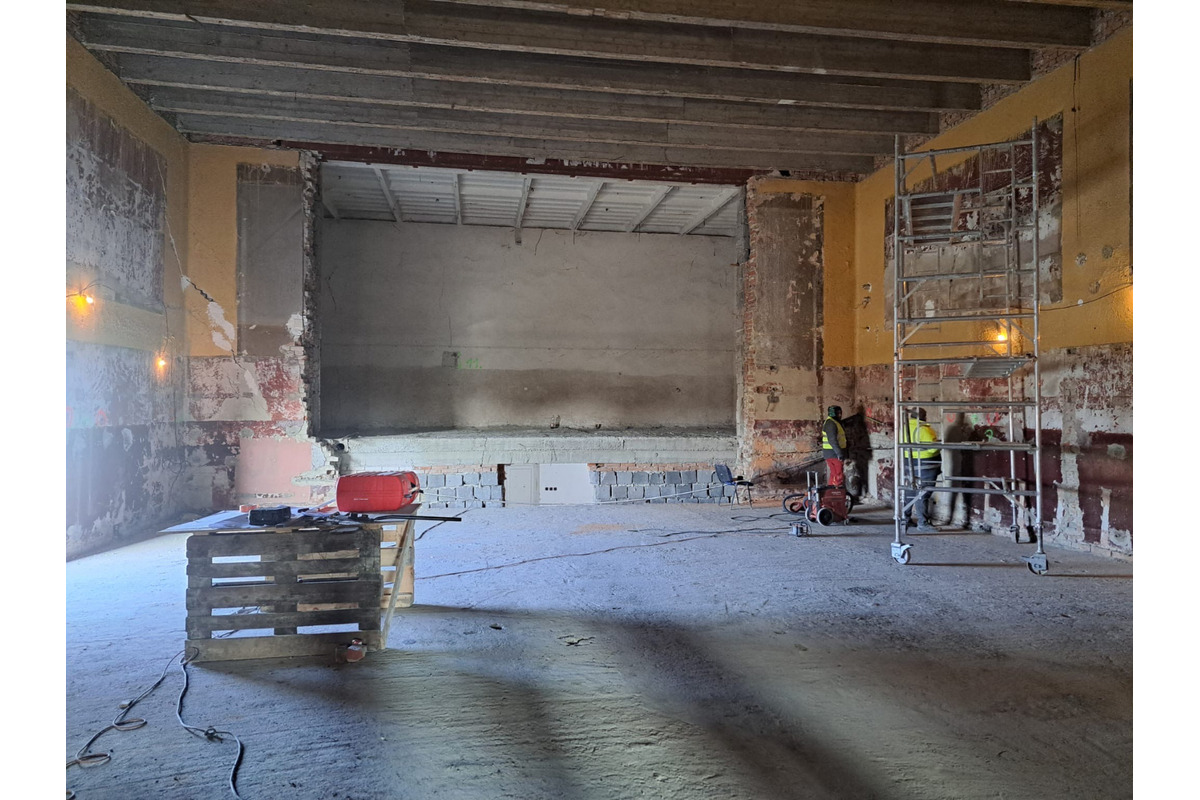 FOTO: Rekonštrukcia mestského kina v Leopoldove napreduje, foto 9