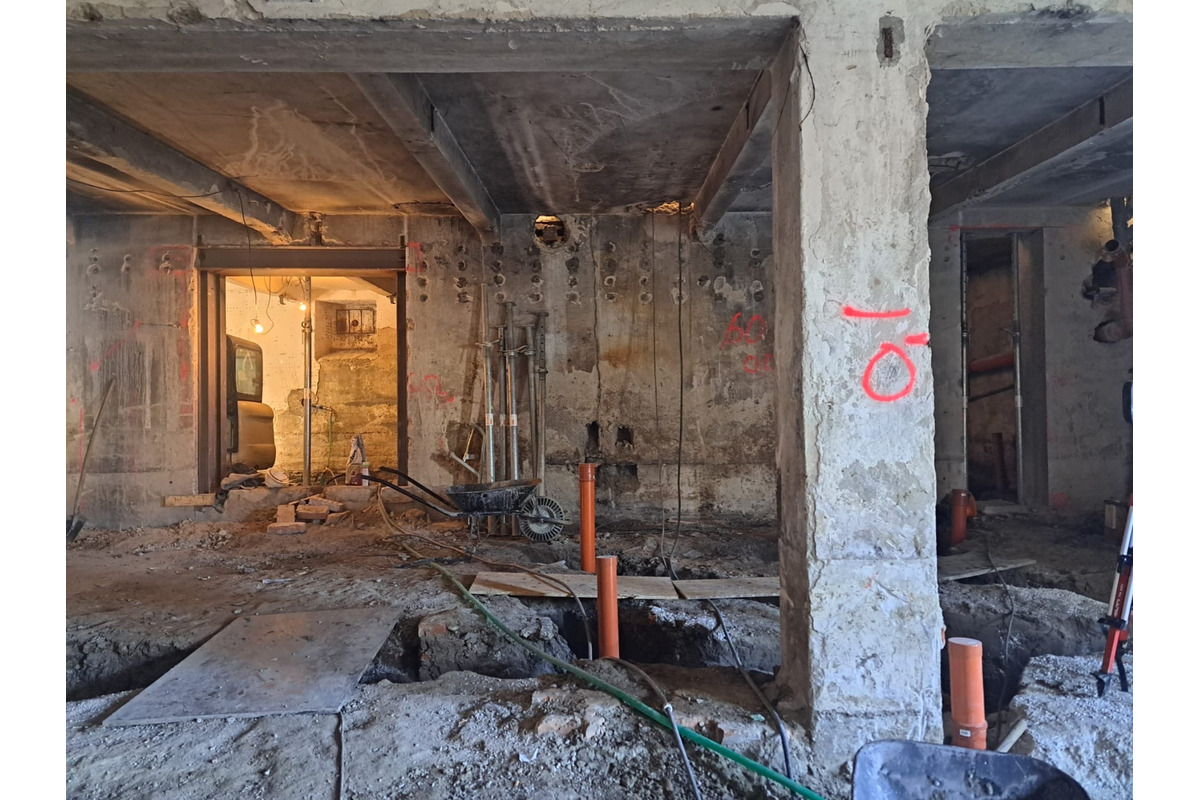 FOTO: Rekonštrukcia mestského kina v Leopoldove napreduje, foto 10