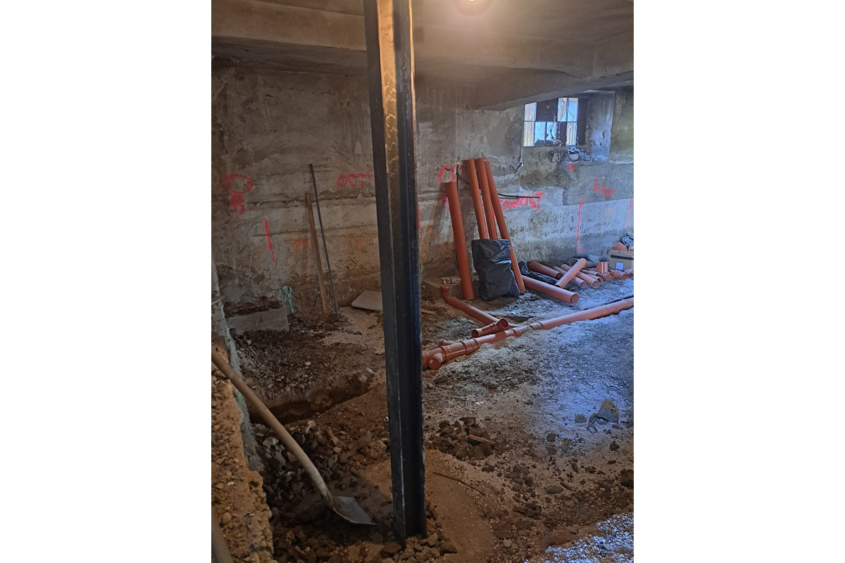 FOTO: Rekonštrukcia mestského kina v Leopoldove napreduje, foto 11