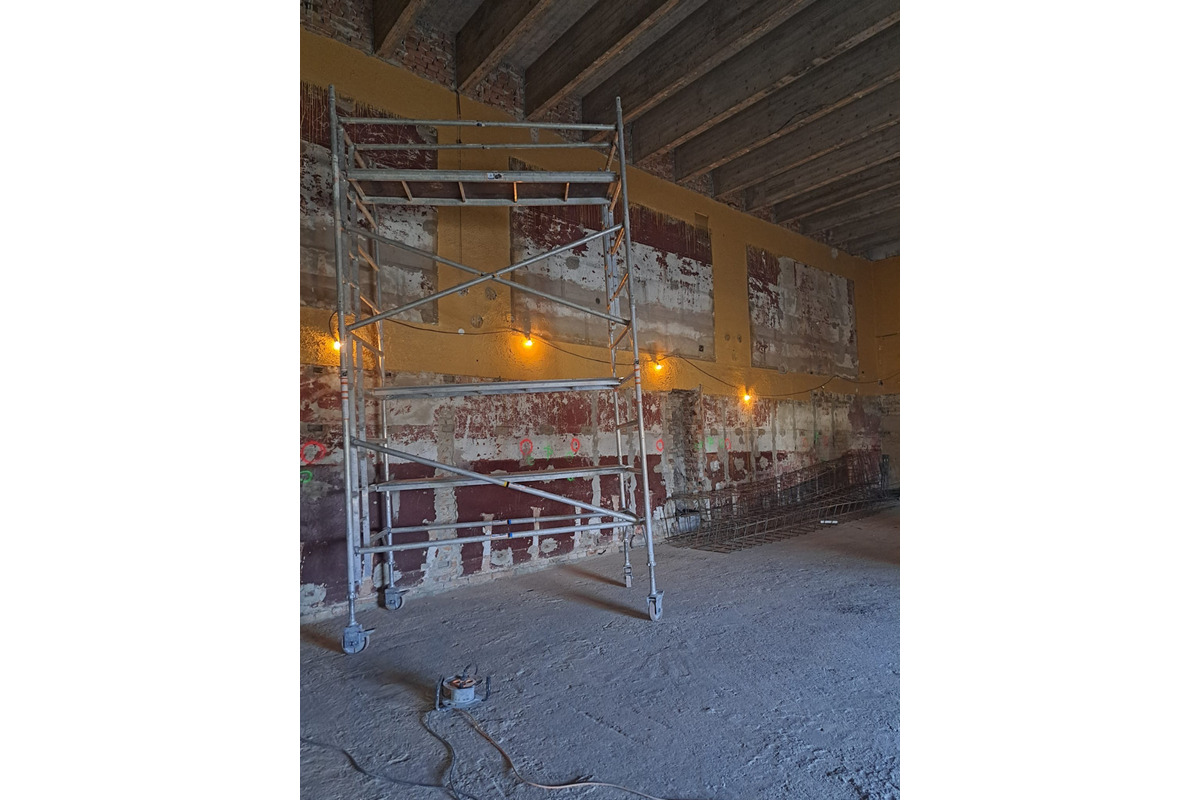 FOTO: Rekonštrukcia mestského kina v Leopoldove napreduje, foto 15