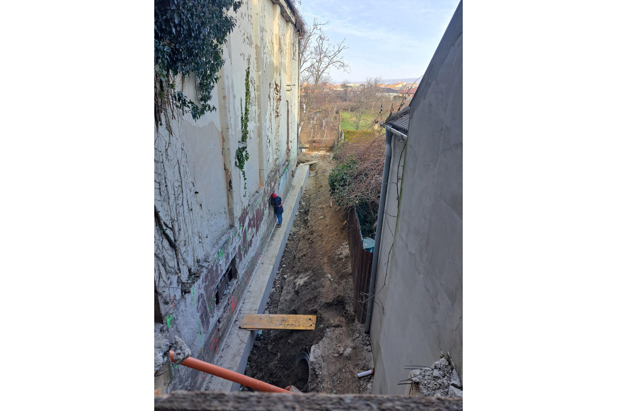 FOTO: Rekonštrukcia mestského kina v Leopoldove napreduje, foto 16