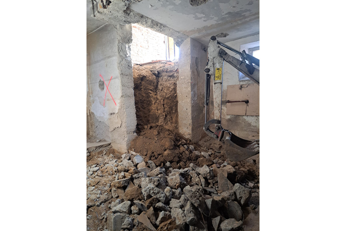 FOTO: Rekonštrukcia mestského kina v Leopoldove napreduje, foto 17