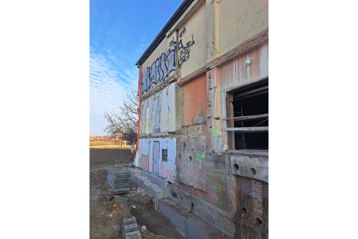 FOTO: Rekonštrukcia mestského kina v Leopoldove napreduje, foto 19