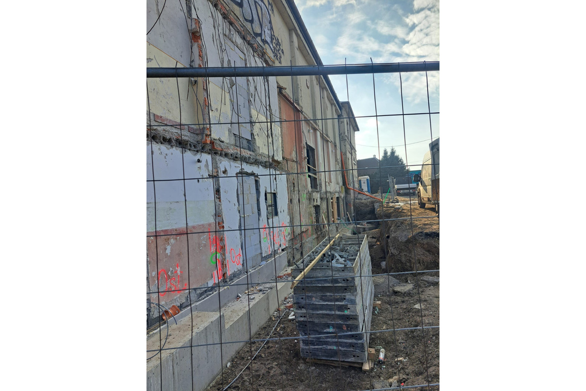 FOTO: Rekonštrukcia mestského kina v Leopoldove napreduje, foto 20