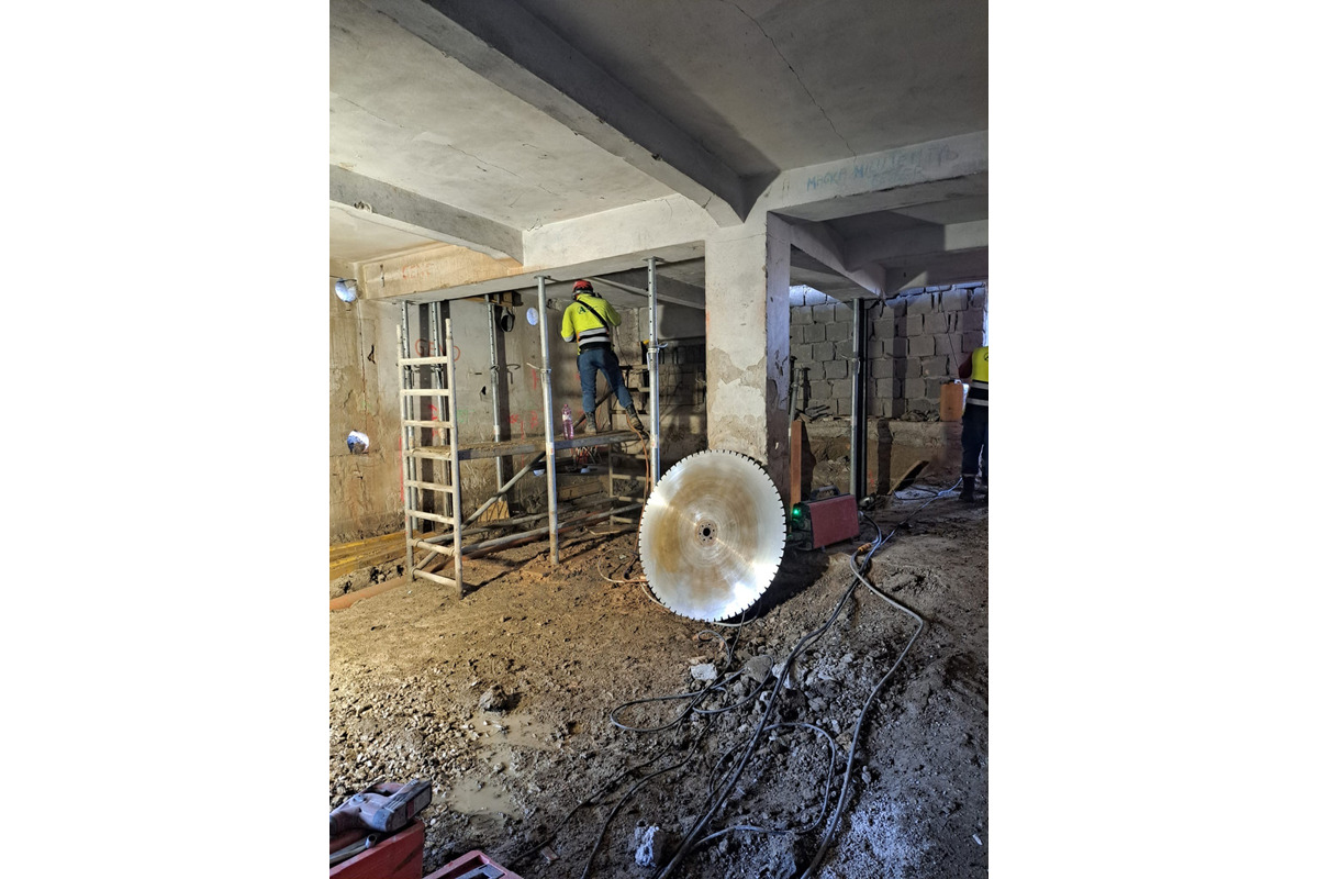 FOTO: Rekonštrukcia mestského kina v Leopoldove napreduje, foto 21