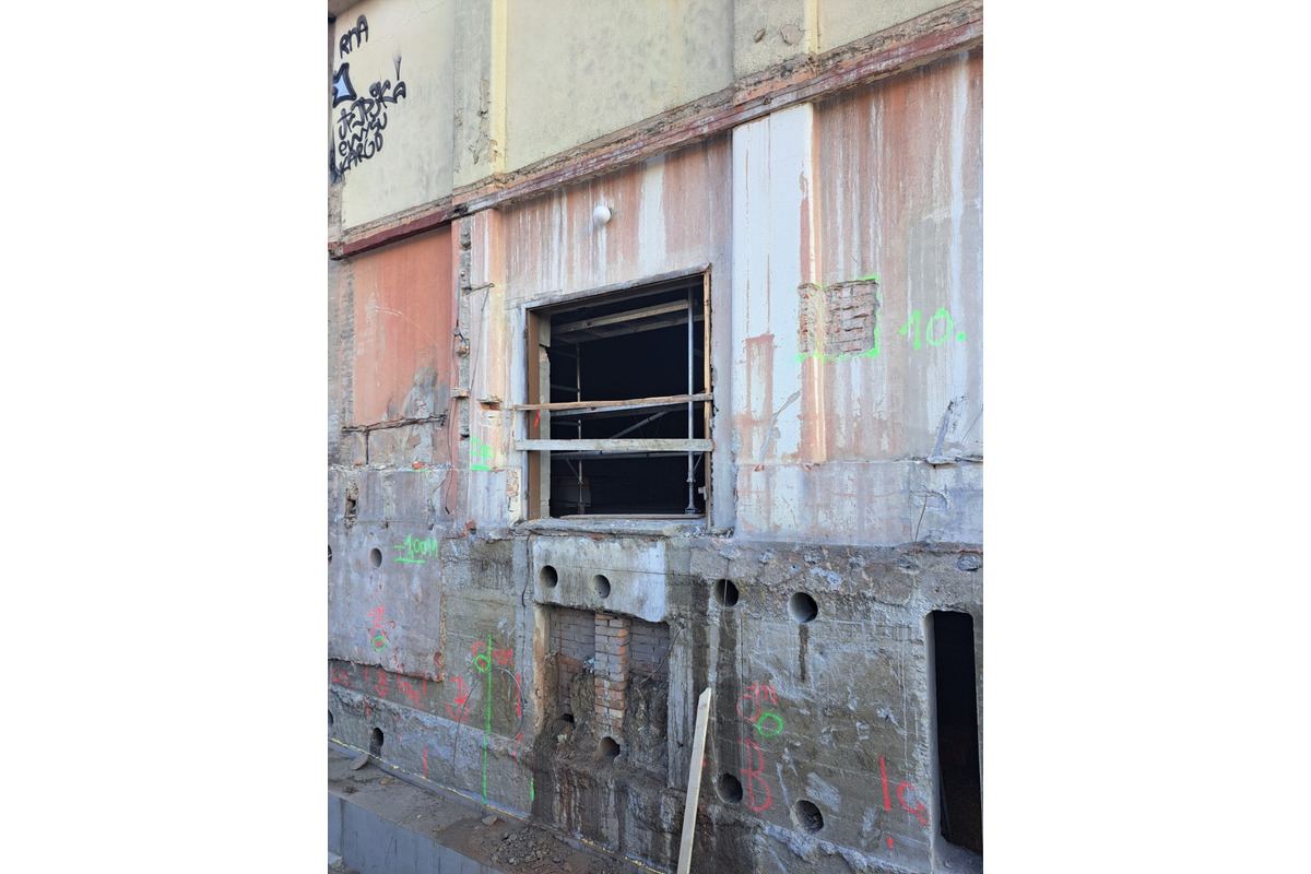 FOTO: Rekonštrukcia mestského kina v Leopoldove napreduje, foto 22