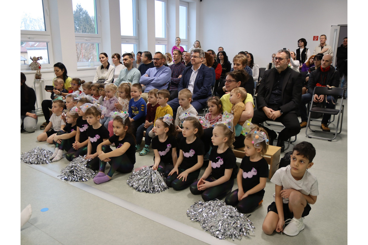 FOTO: V Hlohovci otvorili zrekonštruovanú škôlku. Takto to v nej vyzerá, foto 10