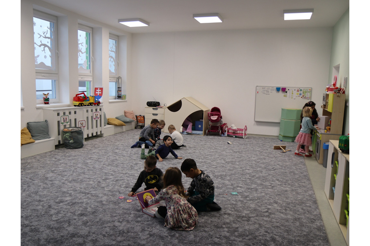 FOTO: V Hlohovci otvorili zrekonštruovanú škôlku. Takto to v nej vyzerá, foto 11