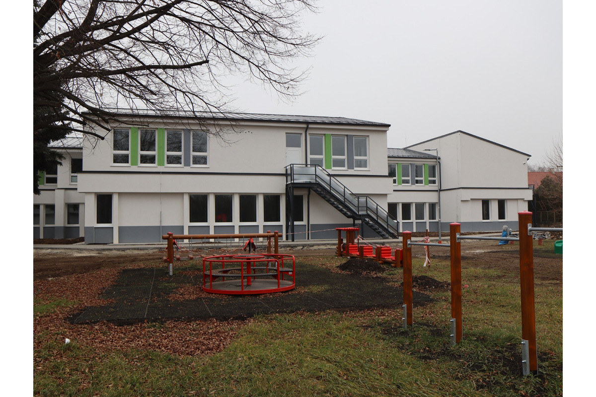 FOTO: V Hlohovci otvorili zrekonštruovanú škôlku. Takto to v nej vyzerá, foto 12