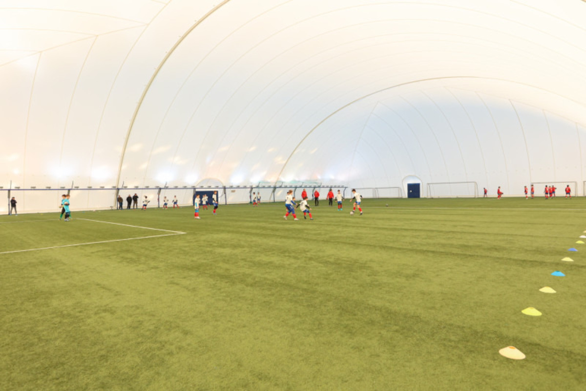 FOTO: Mesto Senica investovalo do nafukovacej športovej haly, foto 1