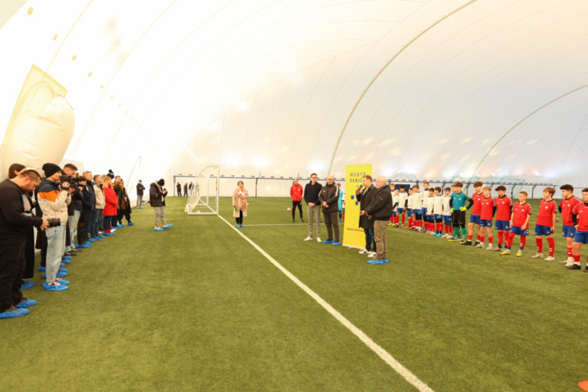 FOTO: Mesto Senica investovalo do nafukovacej športovej haly, foto 3