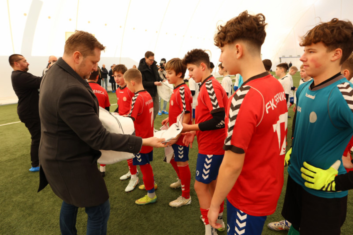 FOTO: Mesto Senica investovalo do nafukovacej športovej haly, foto 9