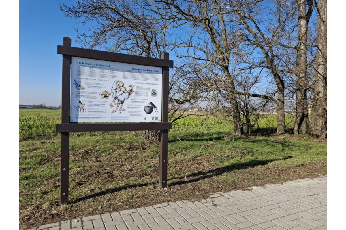 FOTO: Poškodené informačné tabule pri ceste Négyeseki, foto 4