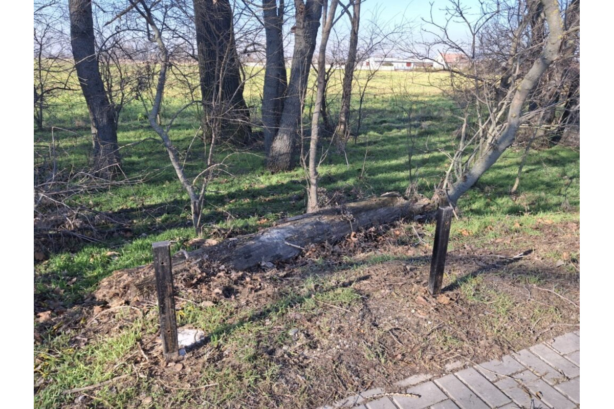 FOTO: Poškodené informačné tabule pri ceste Négyeseki, foto 5