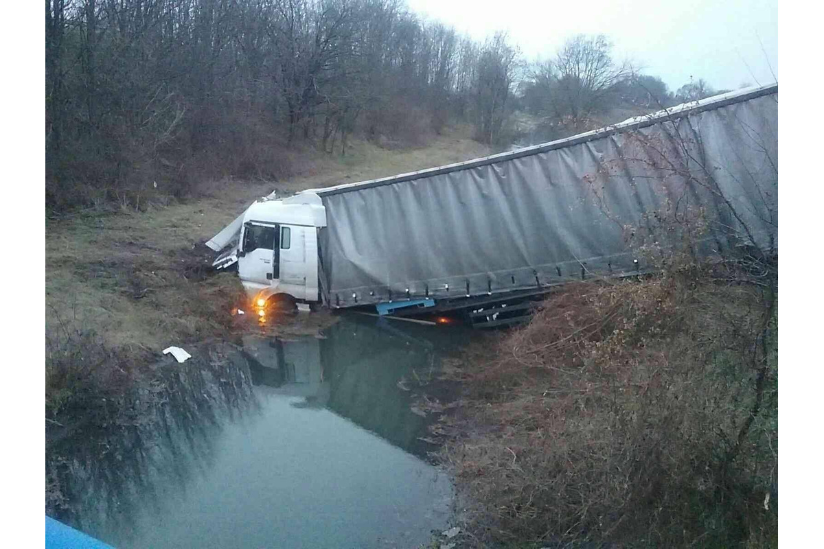 FOTO: Dopravná nehoda kamiónu na D1, foto 4