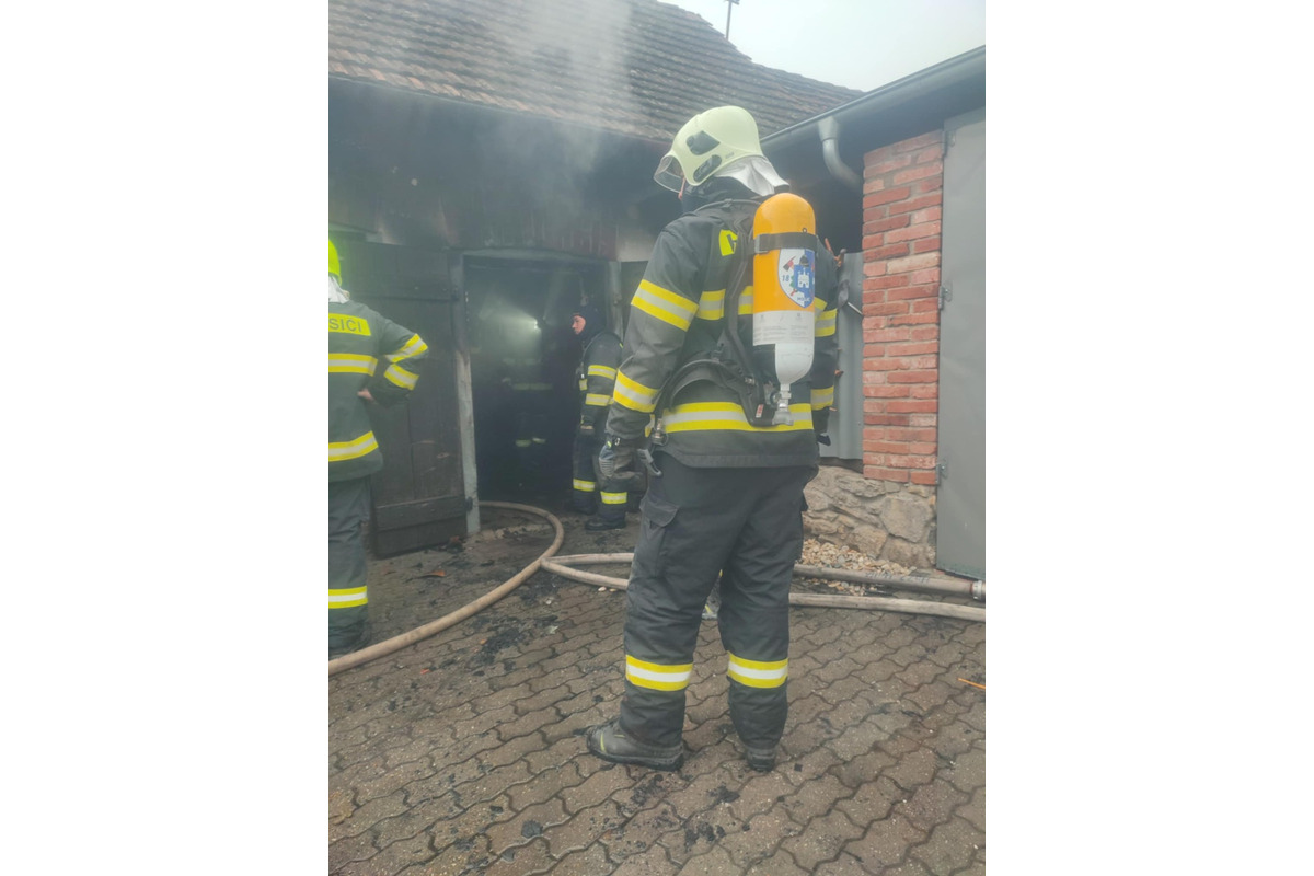 FOTO: Požiar dielne v Skalici, foto 3