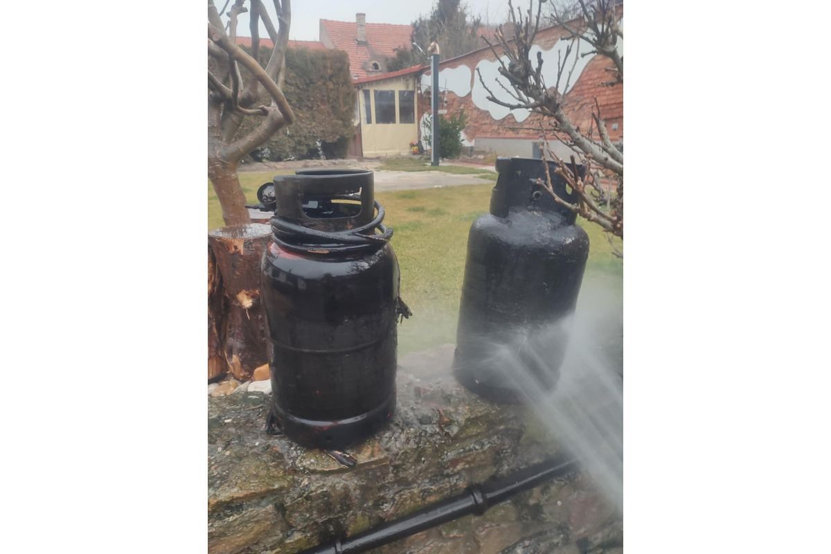 FOTO: Požiar dielne v Skalici, foto 4