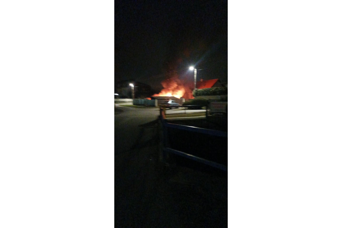 FOTO: Požiar rekreačnej chaty v Cerovej a požiar auta vo Veľkom Grobe, foto 6