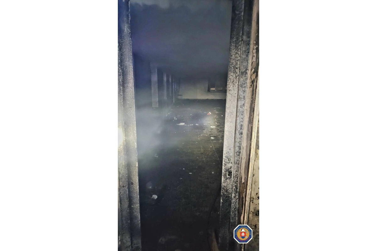 FOTO: Požiar neobývanej budovy v Hlohovci, foto 1