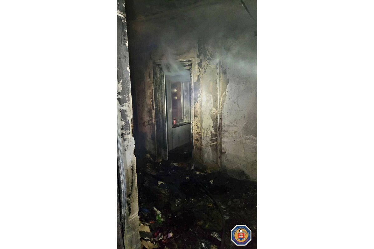 FOTO: Požiar neobývanej budovy v Hlohovci, foto 3