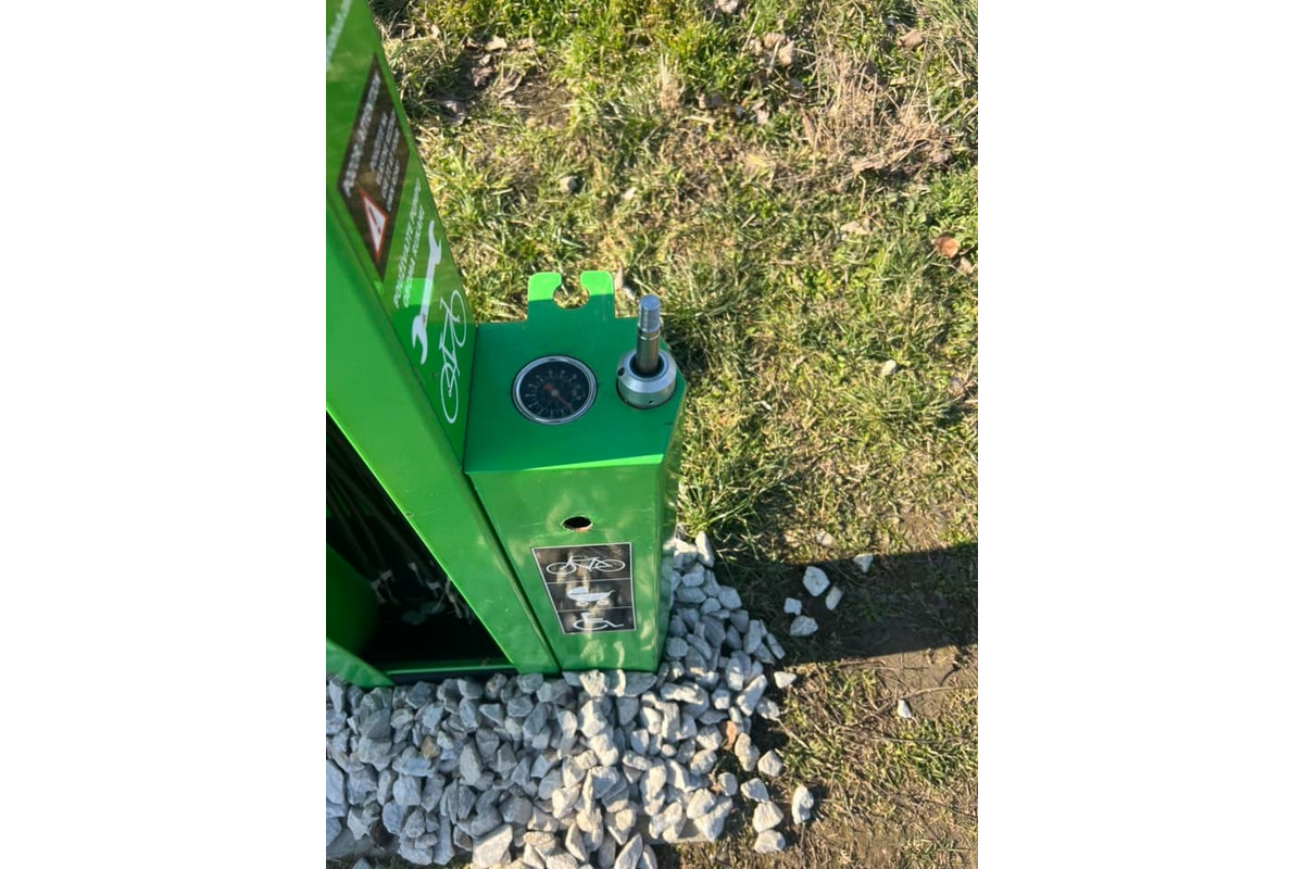 FOTO: Zničené servisné cyklostojany v Piešťanoch, foto 1