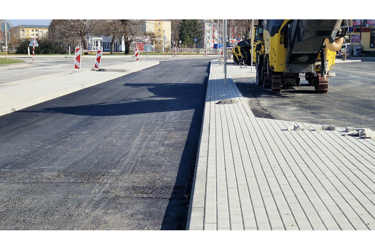 FOTO: Revitalizácia predstaničného priestoru v Piešťanoch napreduje, foto 2