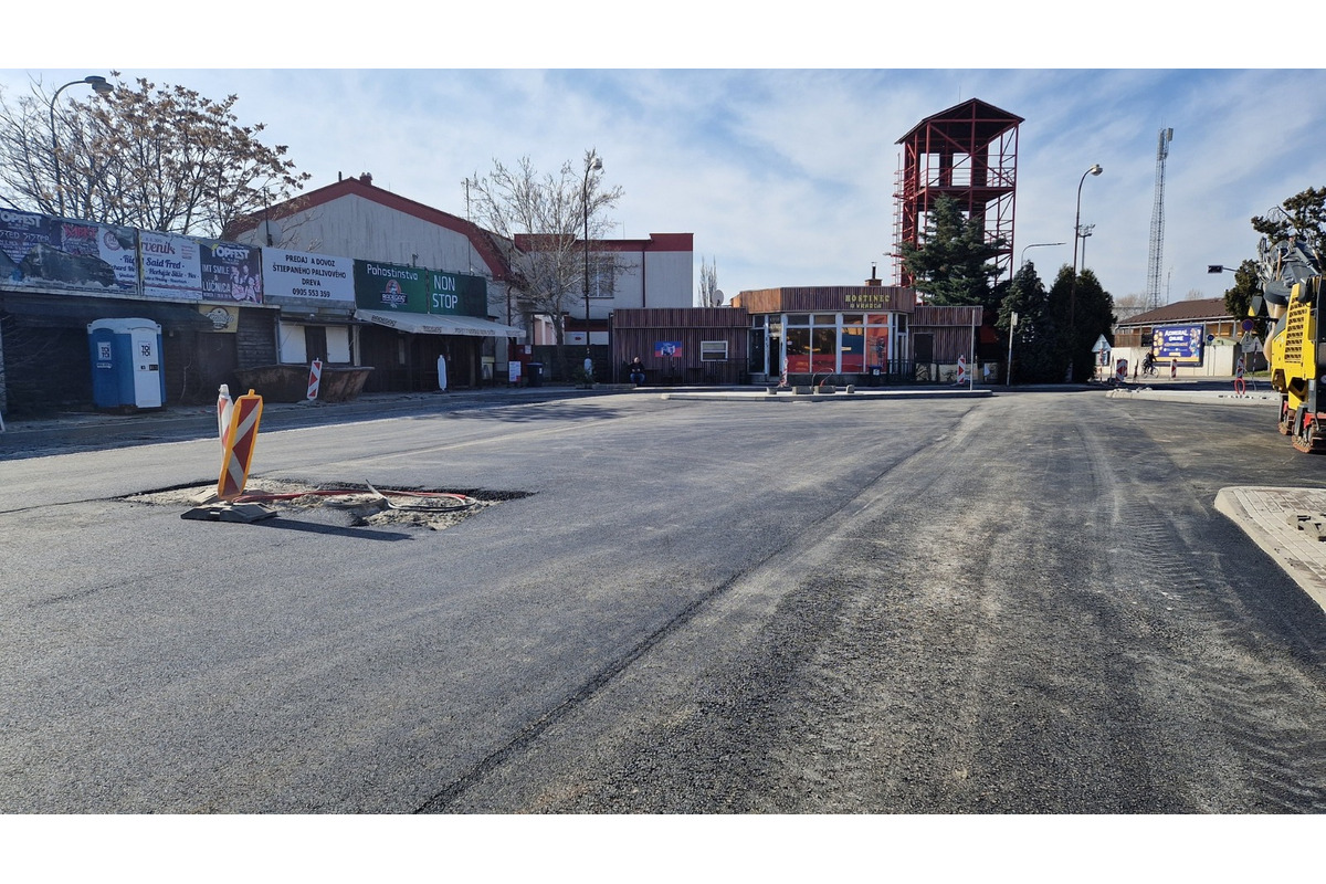 FOTO: Revitalizácia predstaničného priestoru v Piešťanoch napreduje, foto 3