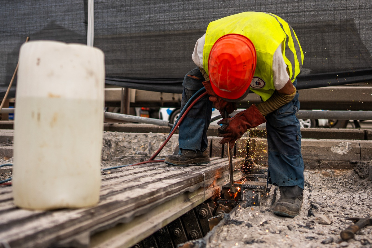 FOTO: Vodiči by mali počítať v okoli Nového Mesta nad Váhom s dopravnými ombedzeniami, foto 1