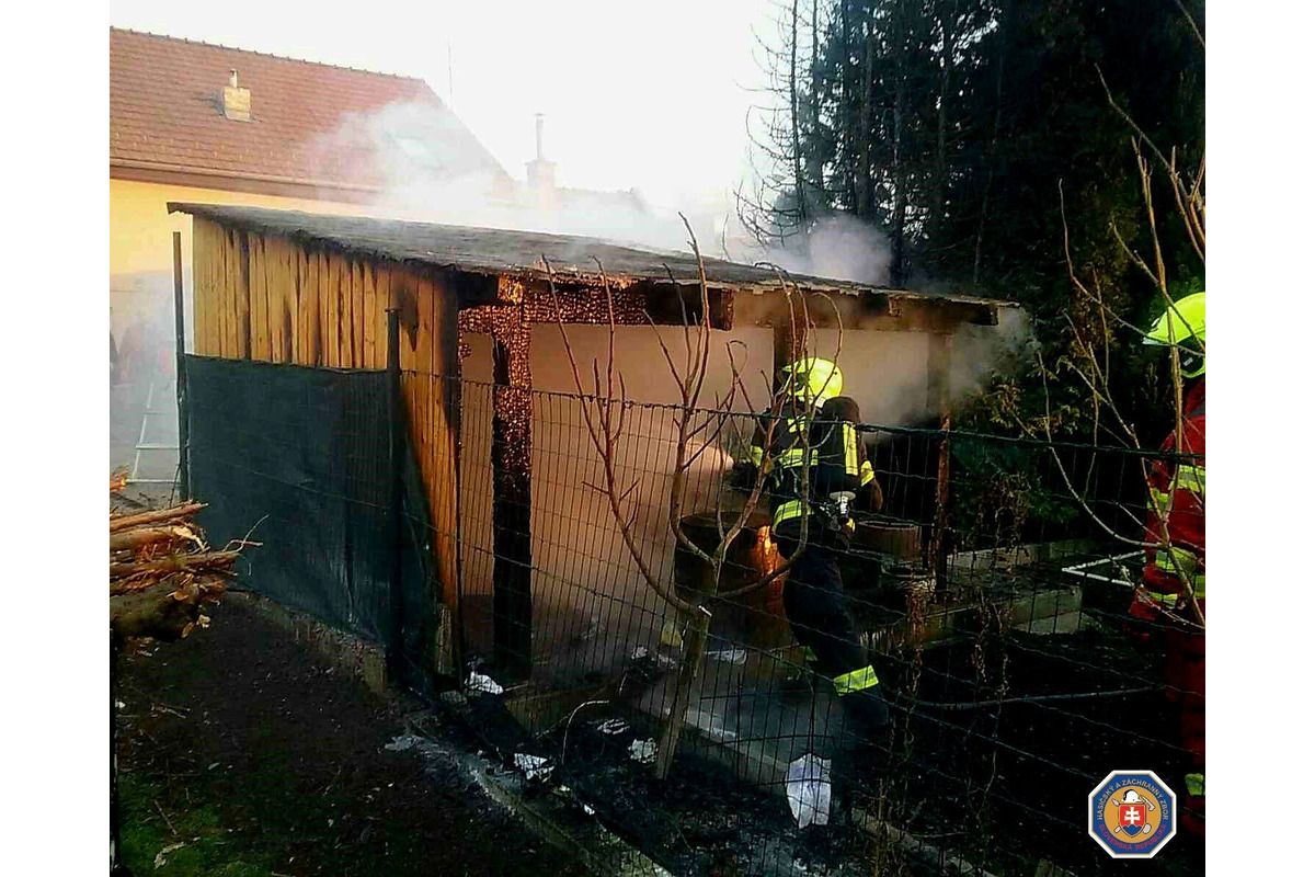FOTO: V Trnave horel záhradný domček, foto 2