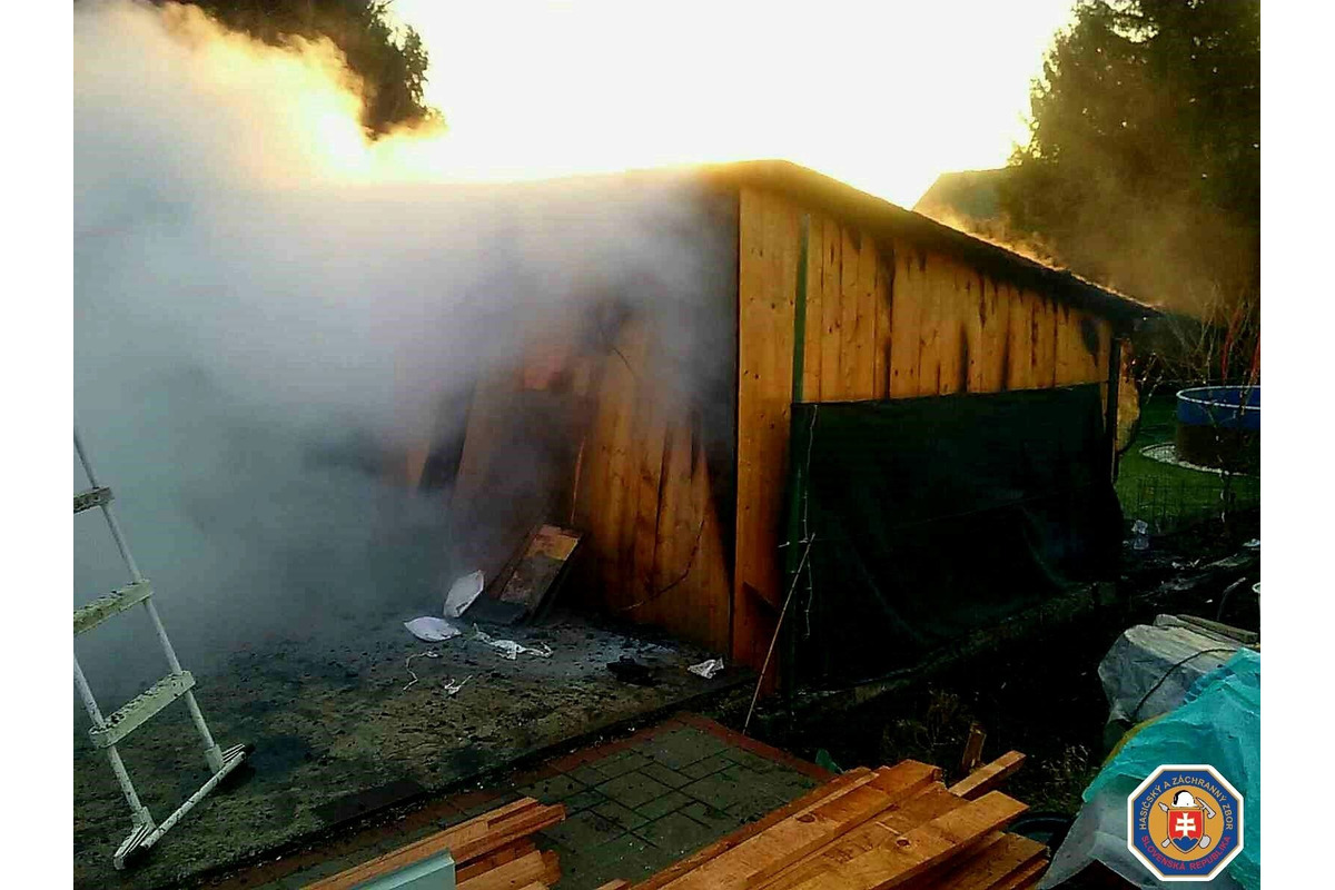 FOTO: V Trnave horel záhradný domček, foto 3