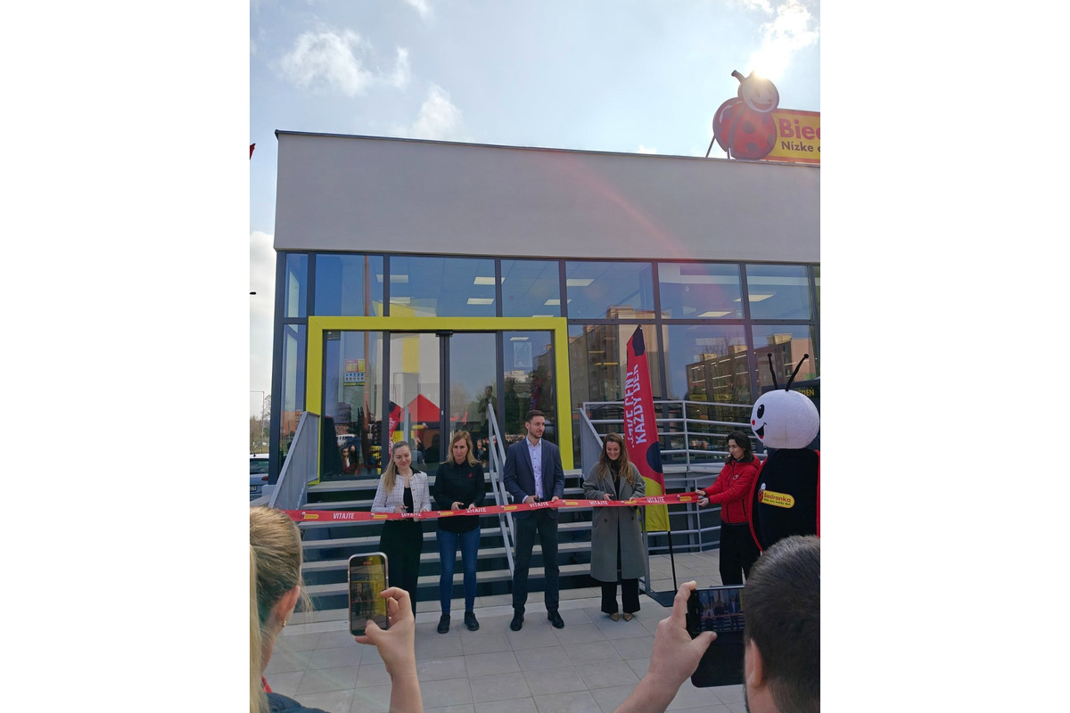 FOTO: V Senici oficiálne otvorili novú predajňu Biedronky, foto 1
