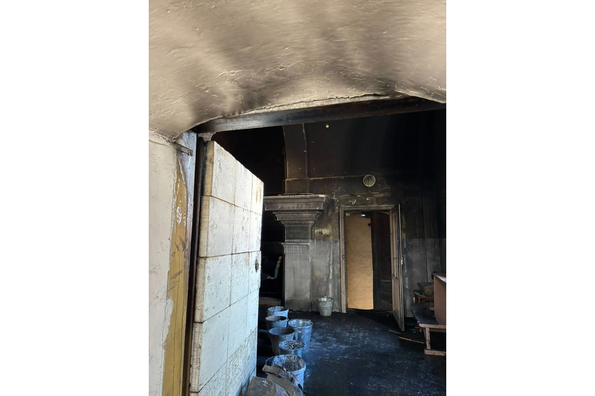 FOTO: Hasiči zasahujú pri požiari kostola v obci Jahodná, foto 8