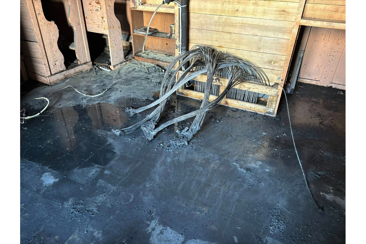 FOTO: Hasiči zasahujú pri požiari kostola v obci Jahodná, foto 10