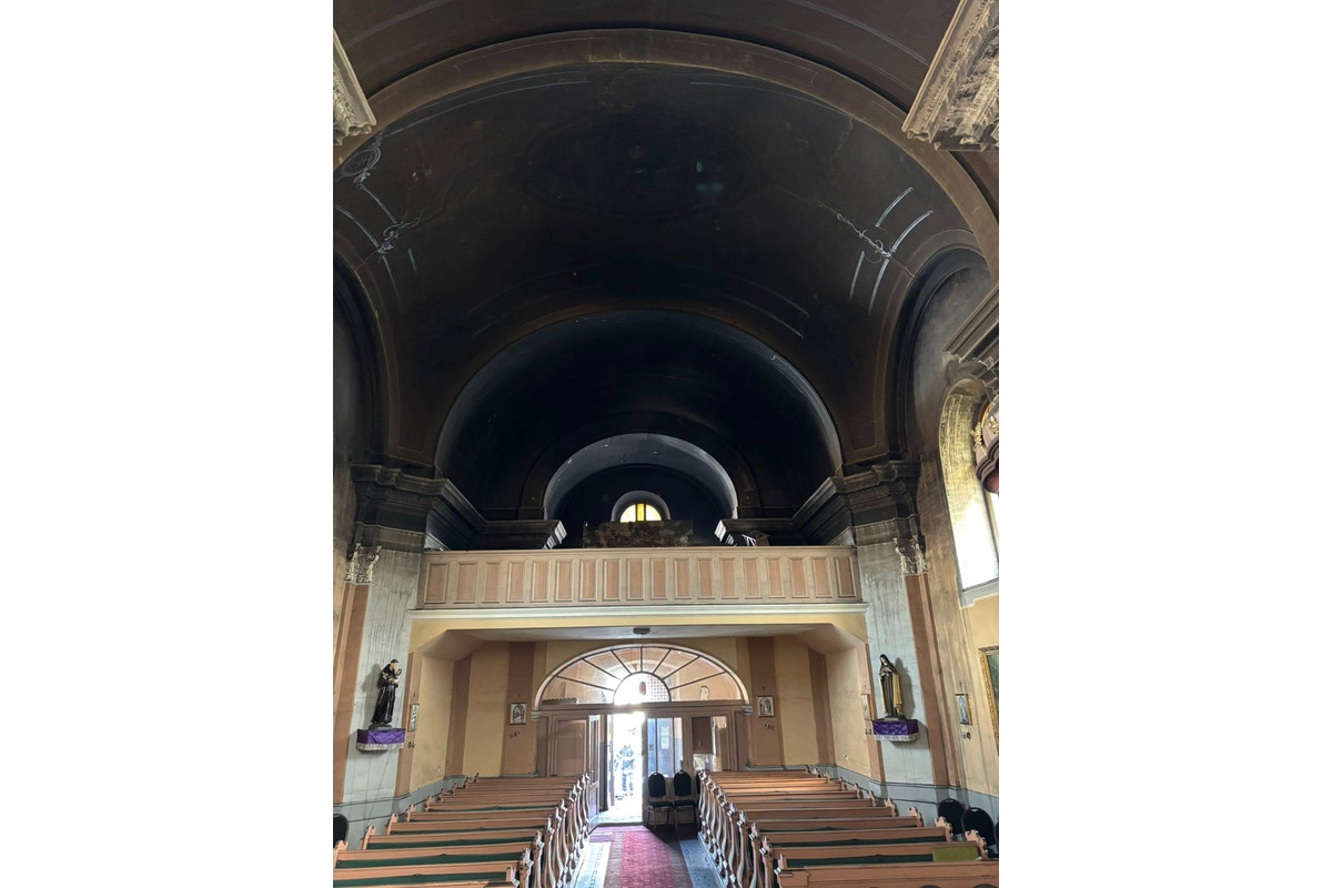 FOTO: Hasiči zasahujú pri požiari kostola v obci Jahodná, foto 13