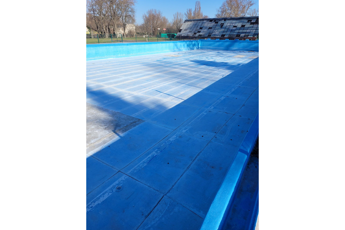 FOTO: Na kúpaliskách v Hlohovci a v Skalici prebieha rekonštrukcia, foto 1