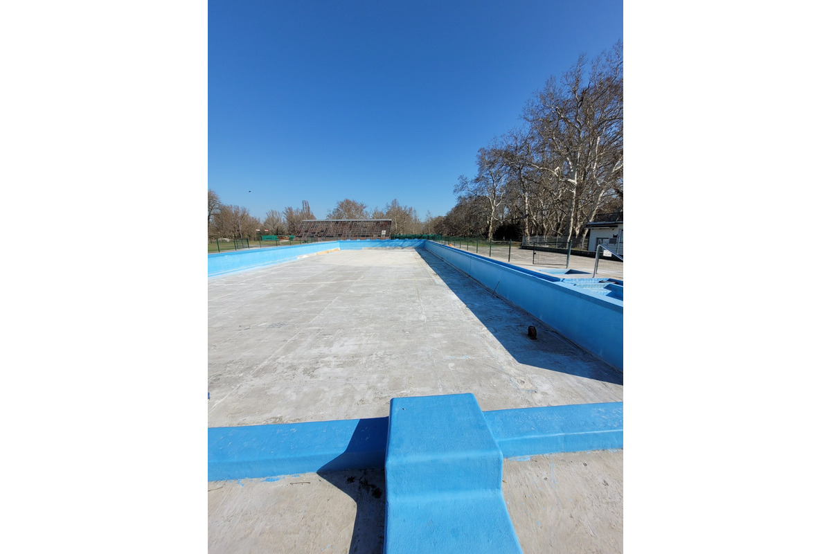 FOTO: Na kúpaliskách v Hlohovci a v Skalici prebieha rekonštrukcia, foto 2