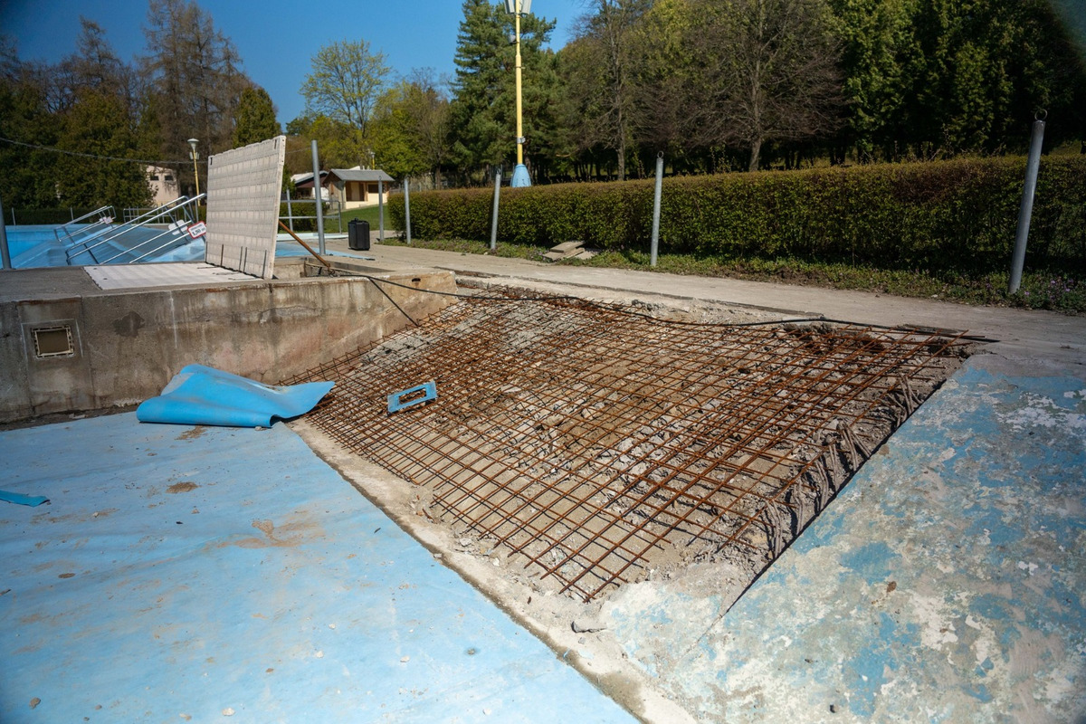 FOTO: Na kúpaliskách v Hlohovci a v Skalici prebieha rekonštrukcia, foto 7