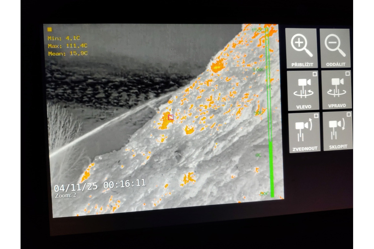 FOTO:  V obci Čierna Voda horela skládka odpadu, foto 7