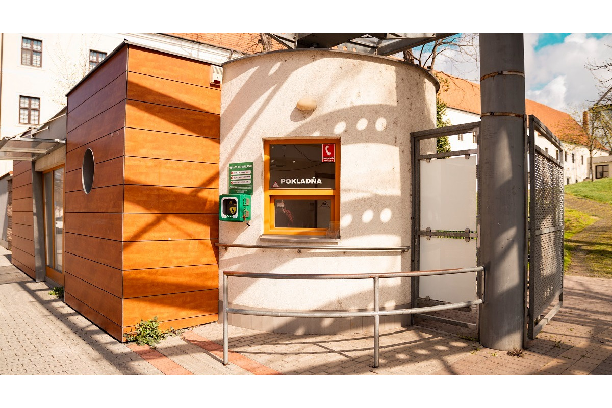 FOTO: V Trnave pribudlo 19 kusov defibrilátorov (AED) na verejnosti, foto 3